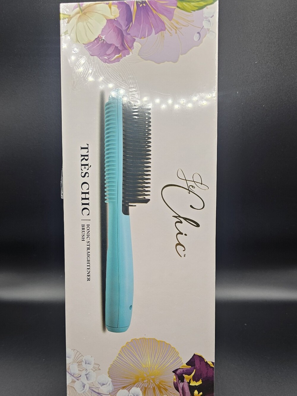 Le Chic Lonic Straightening Brush in Blue Comes With Shampoo and Conditioner